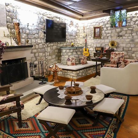 Villa Oda Tomori Berat Bagian luar foto