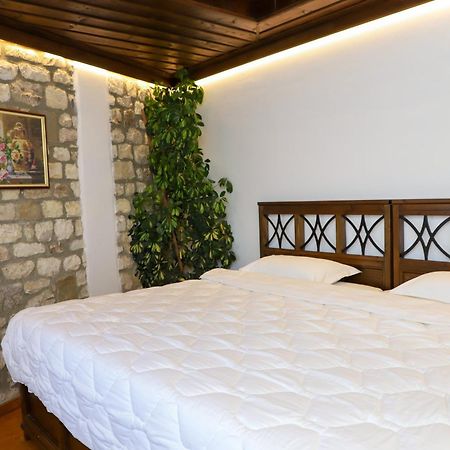 Villa Oda Tomori Berat Bagian luar foto