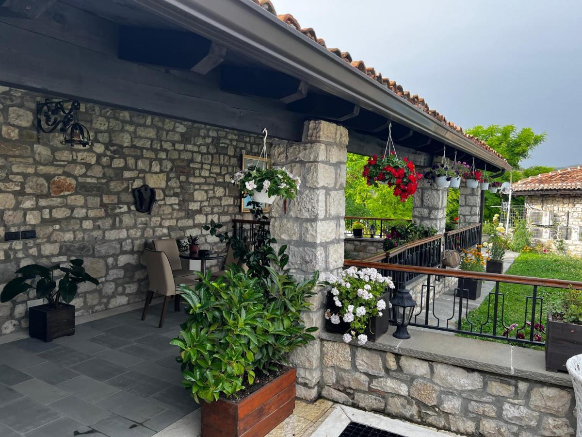 Villa Oda Tomori Berat Bagian luar foto