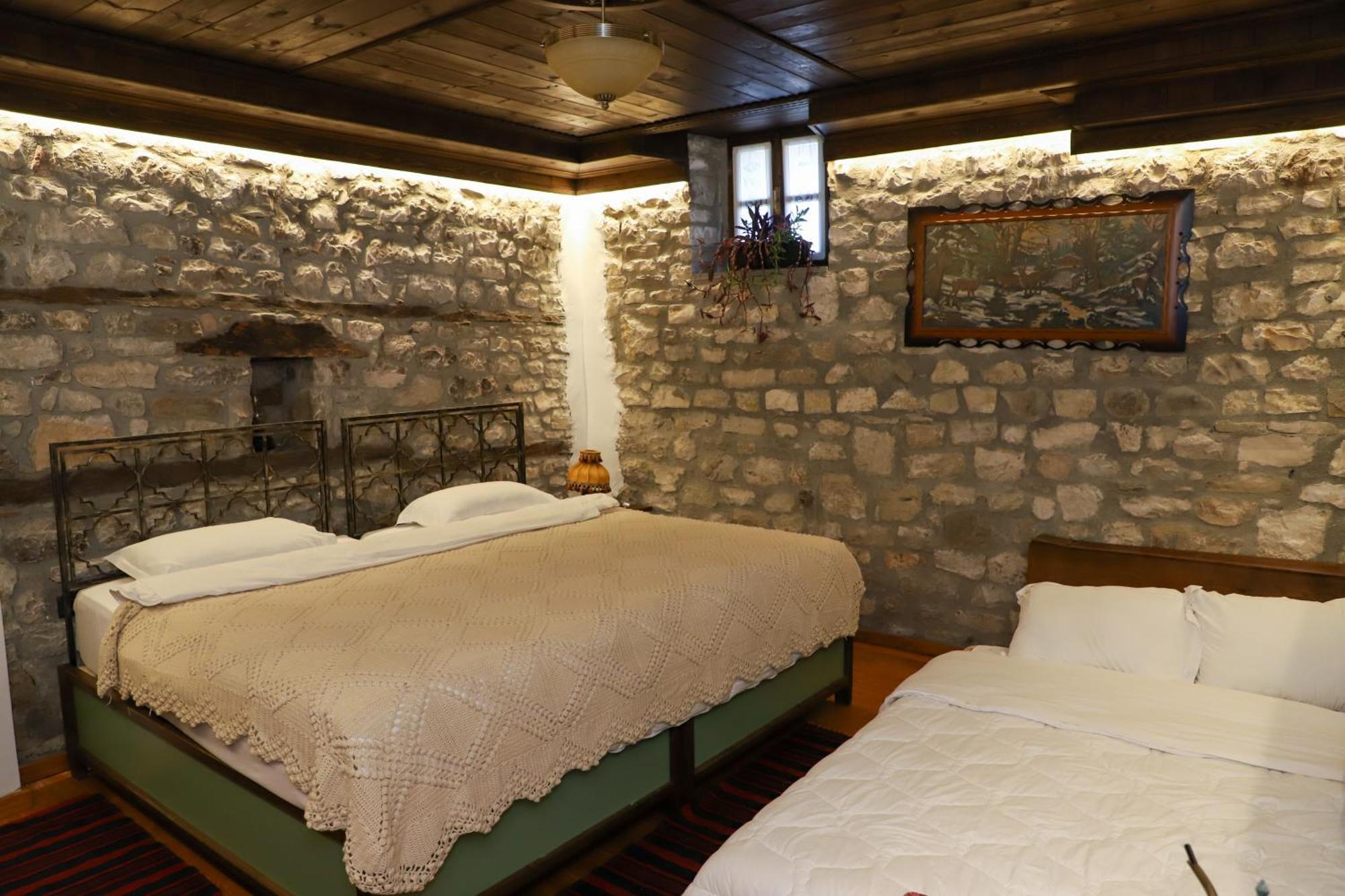 Villa Oda Tomori Berat Bagian luar foto