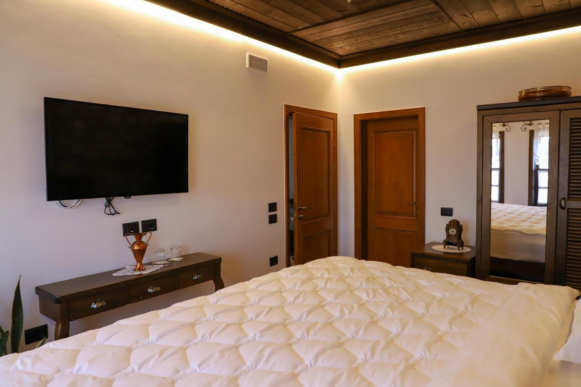 Villa Oda Tomori Berat Bagian luar foto