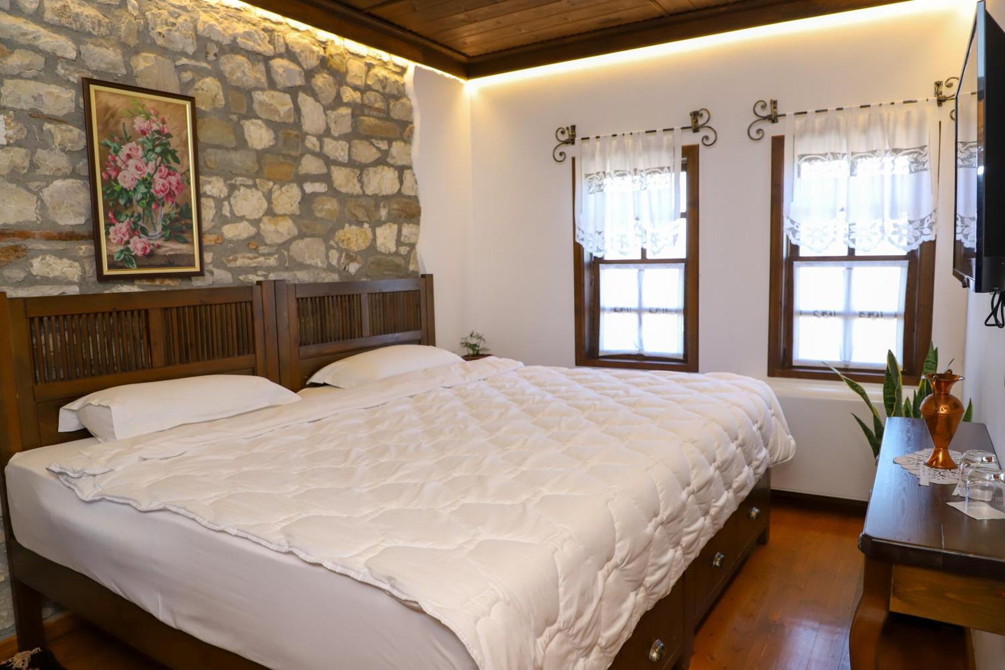 Villa Oda Tomori Berat Bagian luar foto